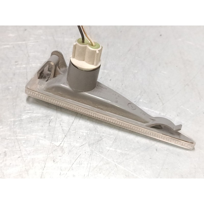 Recambio de intermitente lateral derecho para renault grand scénic ii (jm0/1_) 1.5 dci (jm1e) referencia OEM IAM    Recambio de intermitente lateral derecho para renault grand scénic ii (jm0/1_) 1.5 dci (jm1e) referencia OEM IAM