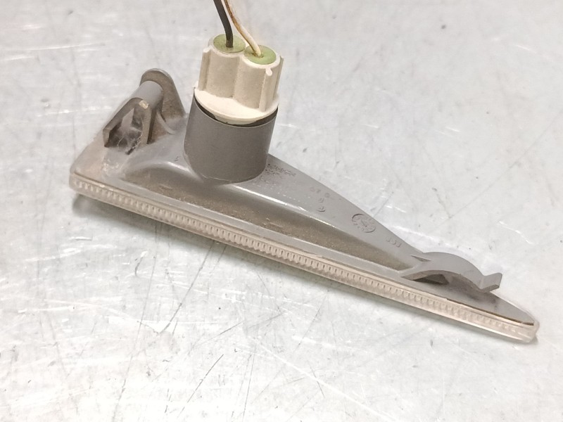 Recambio de intermitente lateral derecho para renault grand scénic ii (jm0/1_) 1.5 dci (jm1e) referencia OEM IAM    Recambio de intermitente lateral derecho para renault grand scénic ii (jm0/1_) 1.5 dci (jm1e) referencia OEM IAM