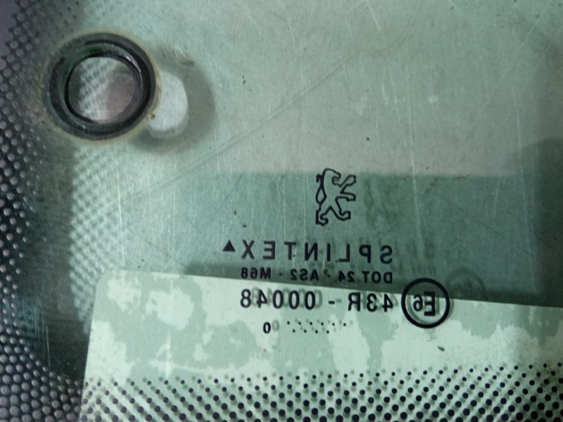 Recambio de luna trasera derecha para peugeot 206 hatchback (2a/c) 1.9 d referencia OEM IAM    Recambio de luna trasera derecha para peugeot 206 hatchback (2a/c) 1.9 d referencia OEM IAM