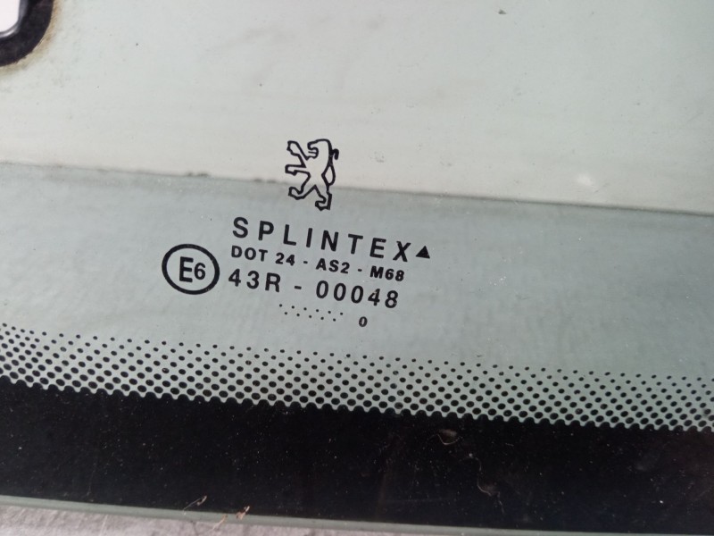 Recambio de luna trasera izquierda para peugeot 206 hatchback (2a/c) 1.9 d referencia OEM IAM    Recambio de luna trasera izquierda para peugeot 206 hatchback (2a/c) 1.9 d referencia OEM IAM