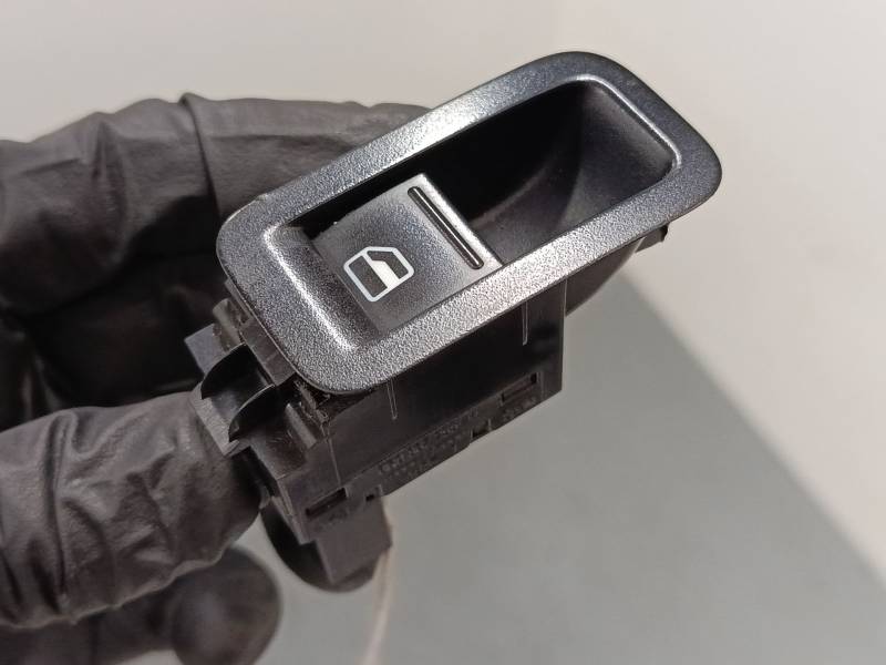 MANDO ELEVALUNAS DELANTERO DERECHO 7L6959855B 