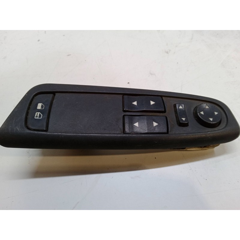 Recambio de mando elevalunas delantero izquierdo para fiat stilo multi wagon (192_) 1.9 jtd referencia OEM IAM   