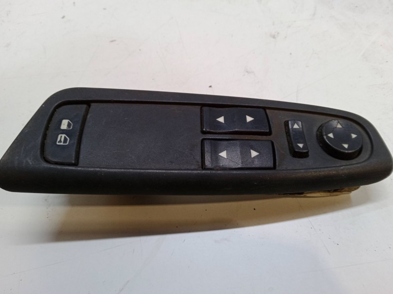 Recambio de mando elevalunas delantero izquierdo para fiat stilo multi wagon (192_) 1.9 jtd referencia OEM IAM   