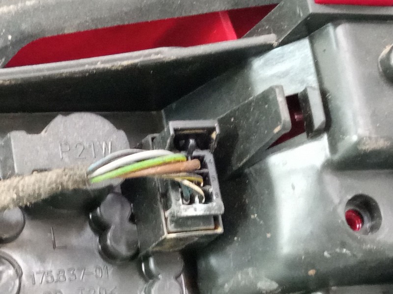 Recambio de piloto trasero izquierdo para audi a1 sportback (8xa, 8xf) 1.2 tfsi referencia OEM IAM 8X0945093D  