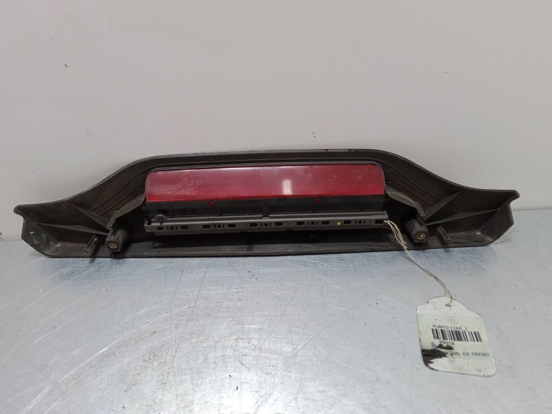 Recambio de luz central de freno para fiat punto (188_) 1.2 60 (188.030, .050, .130, .150, .230, .250) referencia OEM IAM    Recambio de luz central de freno para fiat punto (188_) 1.2 60 (188.030, .050, .130, .150, .230, .250) referencia OEM IAM