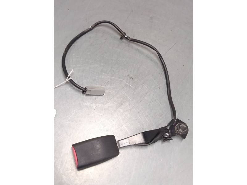 ANCLAJE CINTURON DELANTERO IZQUIERDO 