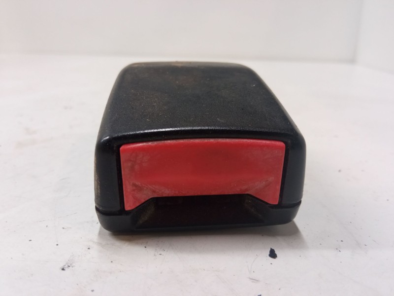 Recambio de anclaje cinturon delantero derecho para ford courier referencia OEM IAM    Recambio de anclaje cinturon delantero derecho para ford courier referencia OEM IAM