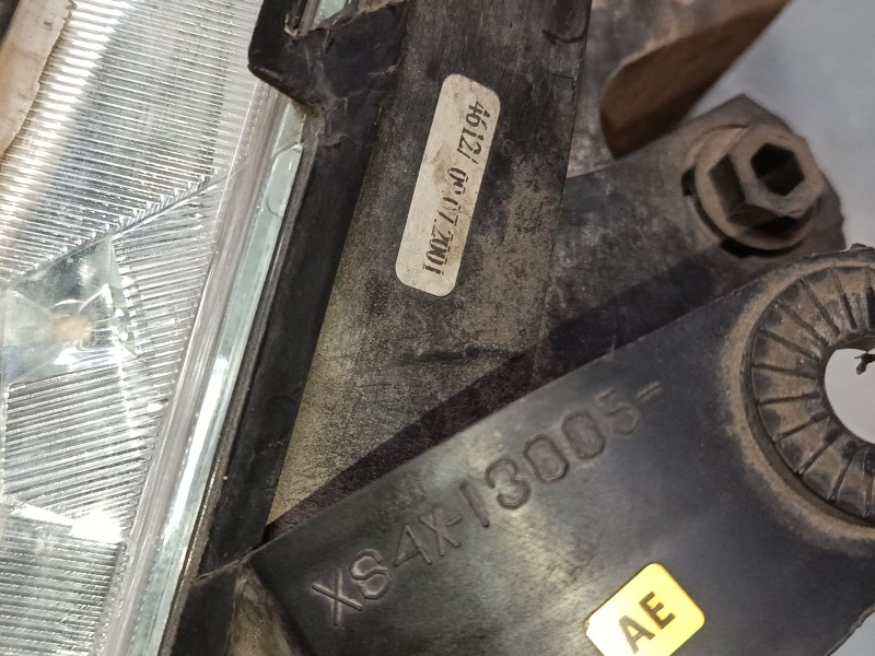 Recambio de faro derecho para ford focus i sedán (dfw) 1.6 16v referencia OEM IAM   