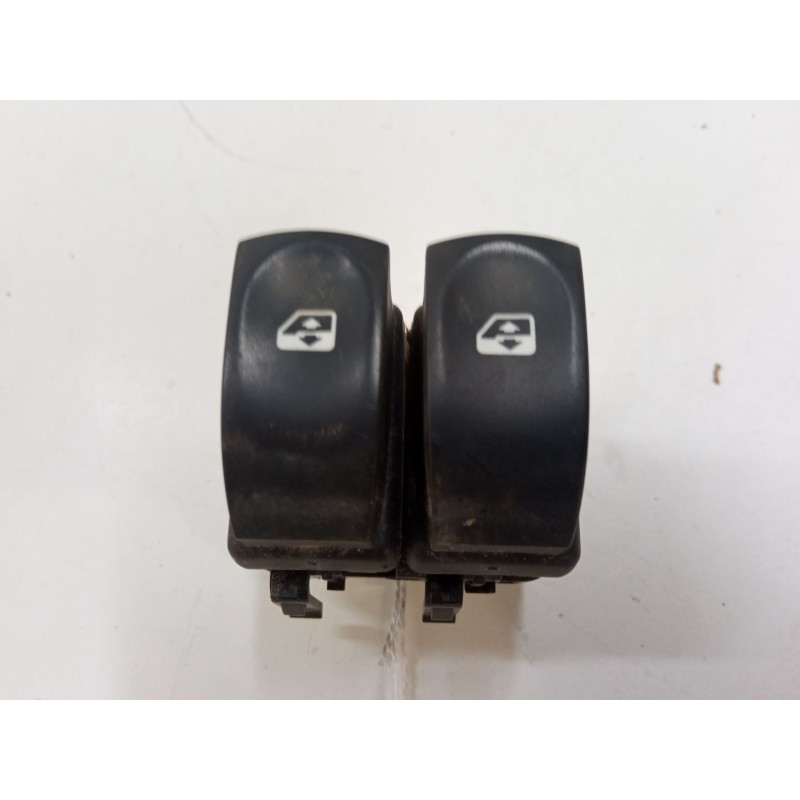 Recambio de mando elevalunas delantero izquierdo para renault clio iii grandtour (kr0/1_) 1.5 dci (kr0f) referencia OEM IAM   