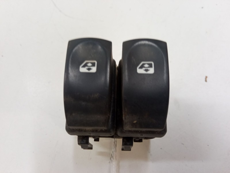 Recambio de mando elevalunas delantero izquierdo para renault clio iii grandtour (kr0/1_) 1.5 dci (kr0f) referencia OEM IAM   