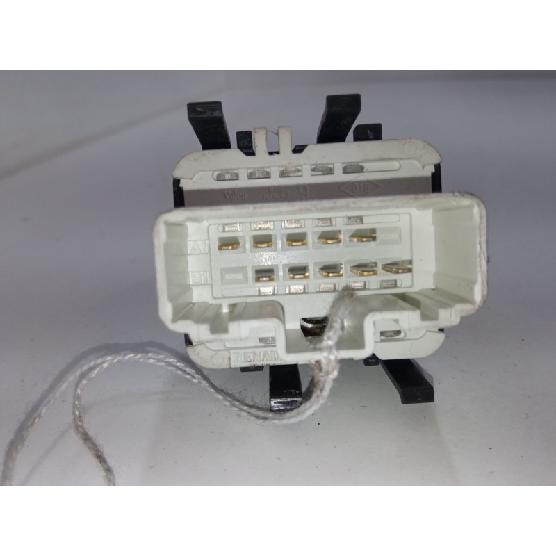 Recambio de mando elevalunas delantero izquierdo para renault clio iii grandtour (kr0/1_) 1.5 dci (kr0f) referencia OEM IAM   