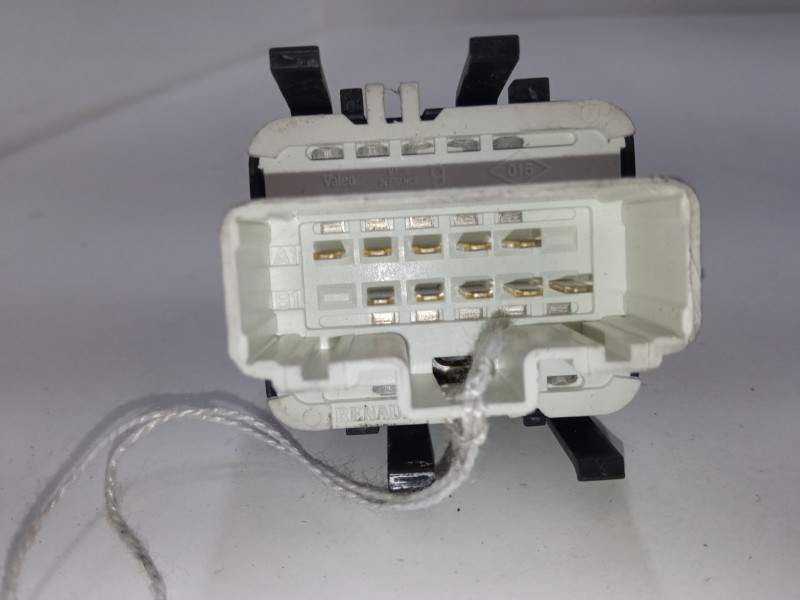 Recambio de mando elevalunas delantero izquierdo para renault clio iii grandtour (kr0/1_) 1.5 dci (kr0f) referencia OEM IAM   