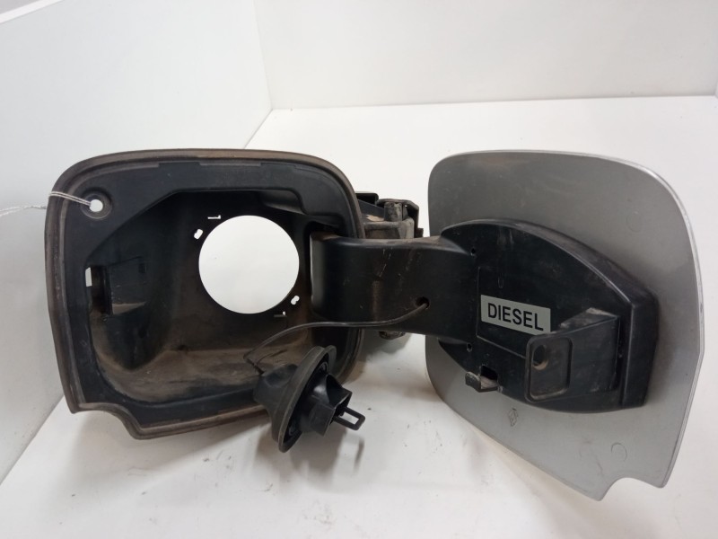 Recambio de tapa exterior combustible para renault clio iii grandtour (kr0/1_) 1.5 dci (kr0f) referencia OEM IAM 8200582904  