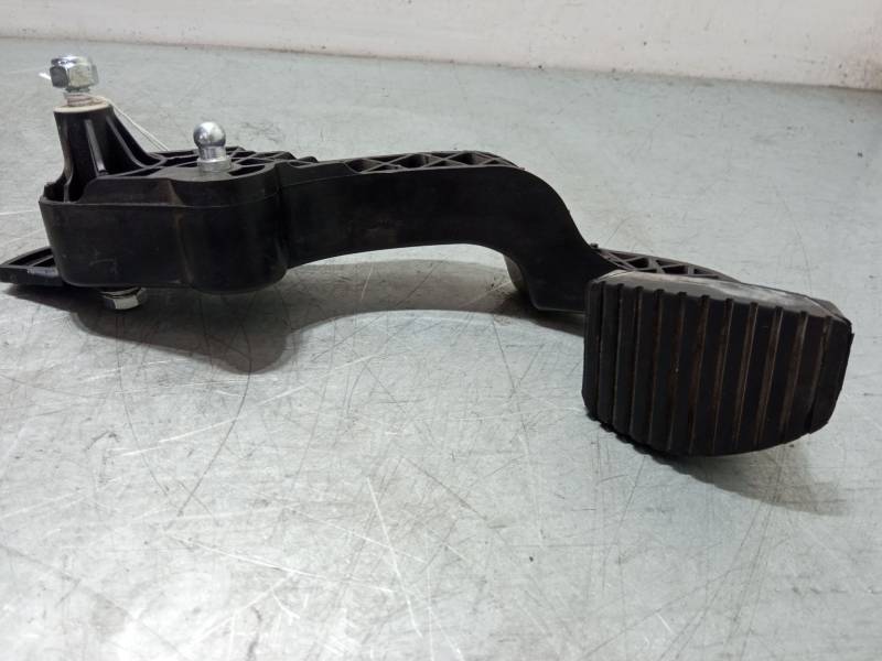 PEDAL EMBRAGUE 