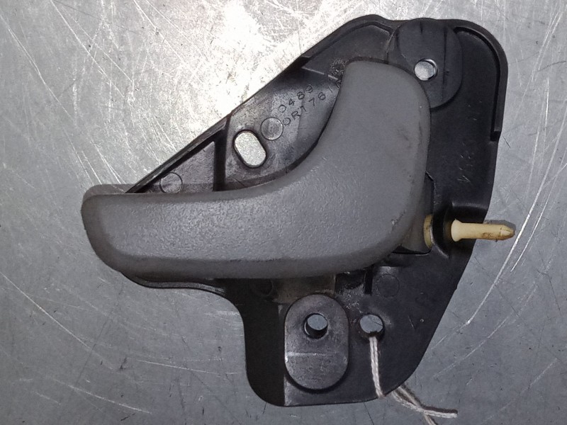 Recambio de maneta interior puerta delantera derecha para chrysler voyager iv (rg, rs) 2.5 crd referencia OEM IAM   