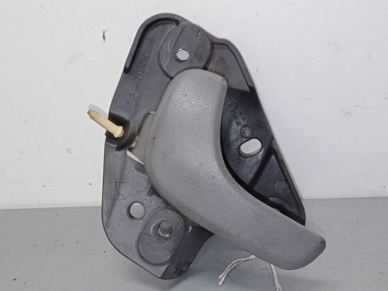 Recambio de maneta interior puerta delantera izquierda para chrysler voyager iv (rg, rs) 2.5 crd referencia OEM IAM   