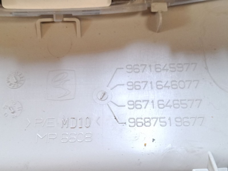 Recambio de luz interior delantera para citroën c4 ii (nc_) 1.6 hdi 90 referencia OEM IAM   