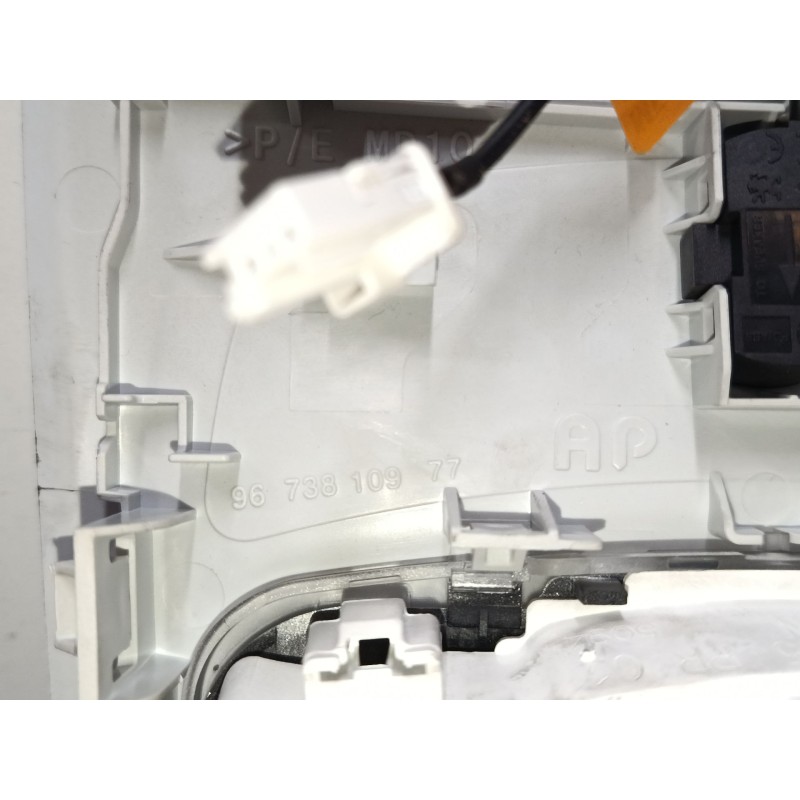 Recambio de luz interior delantera para peugeot 208 i (ca_, cc_) 1.2 vti 82 referencia OEM IAM   