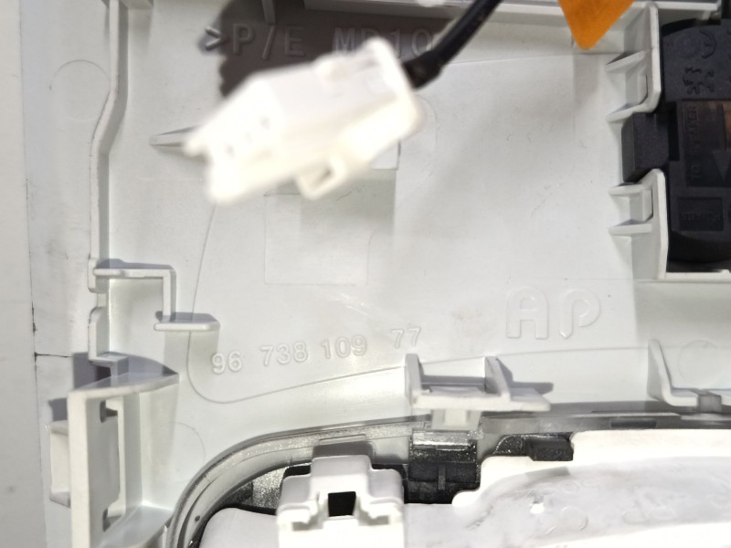 Recambio de luz interior delantera para peugeot 208 i (ca_, cc_) 1.2 vti 82 referencia OEM IAM   