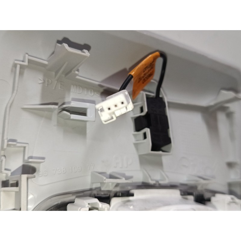Recambio de luz interior delantera para peugeot 208 i (ca_, cc_) 1.2 vti 82 referencia OEM IAM   