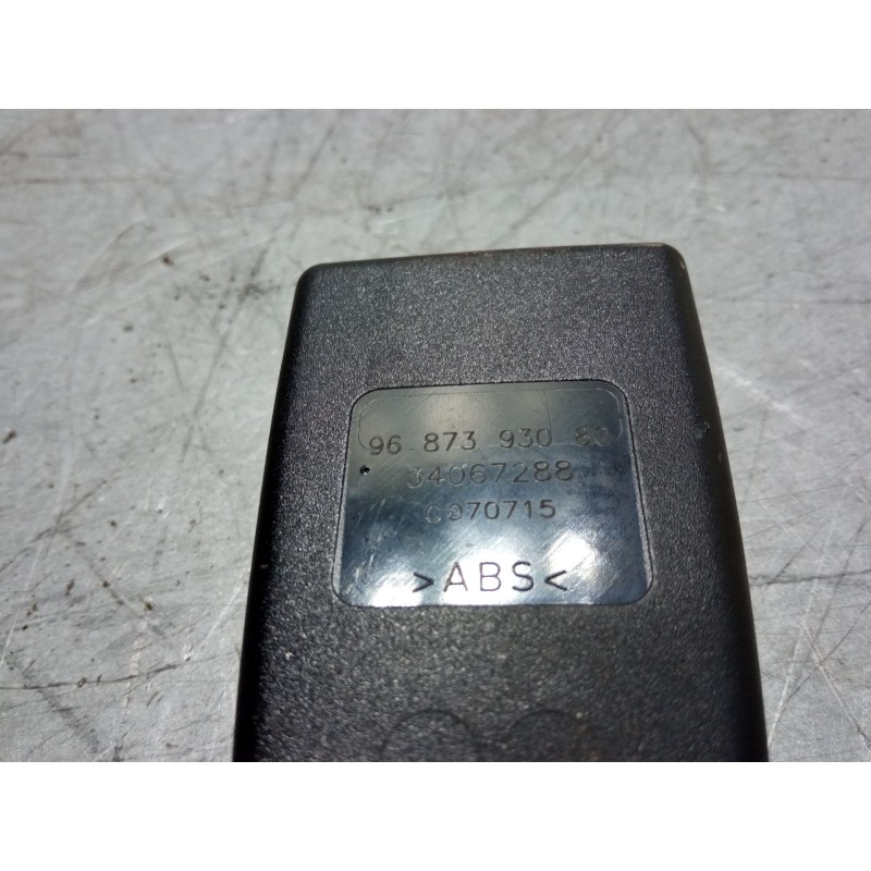 Recambio de anclaje cinturon delantero derecho para citroën c3 ii (sc_) 1.0 vti 68 referencia OEM IAM   