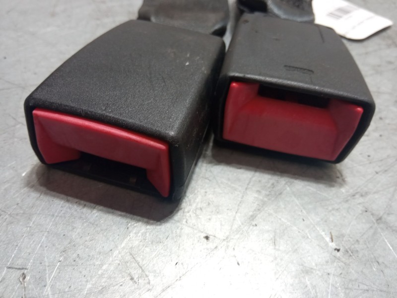 Recambio de anclaje cinturon trasero izquierdo para citroën c3 ii (sc_) 1.0 vti 68 referencia OEM IAM   