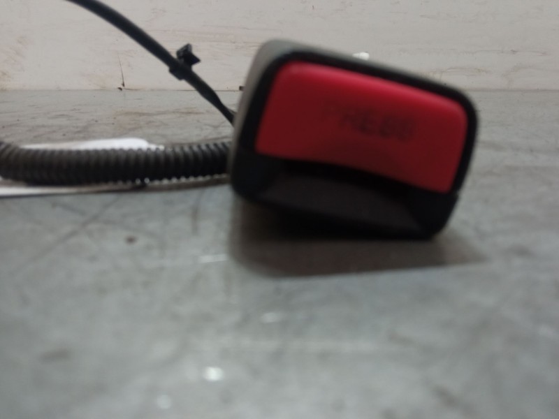 Recambio de anclaje cinturon delantero izquierdo para mazda 2 (de_, dh_) 1.4 mzr-cd referencia OEM IAM   