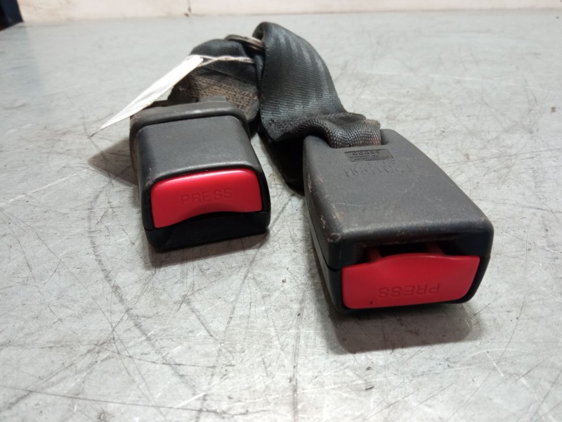 Recambio de anclaje cinturon trasero derecho para mazda 2 (de_, dh_) 1.4 mzr-cd referencia OEM IAM   