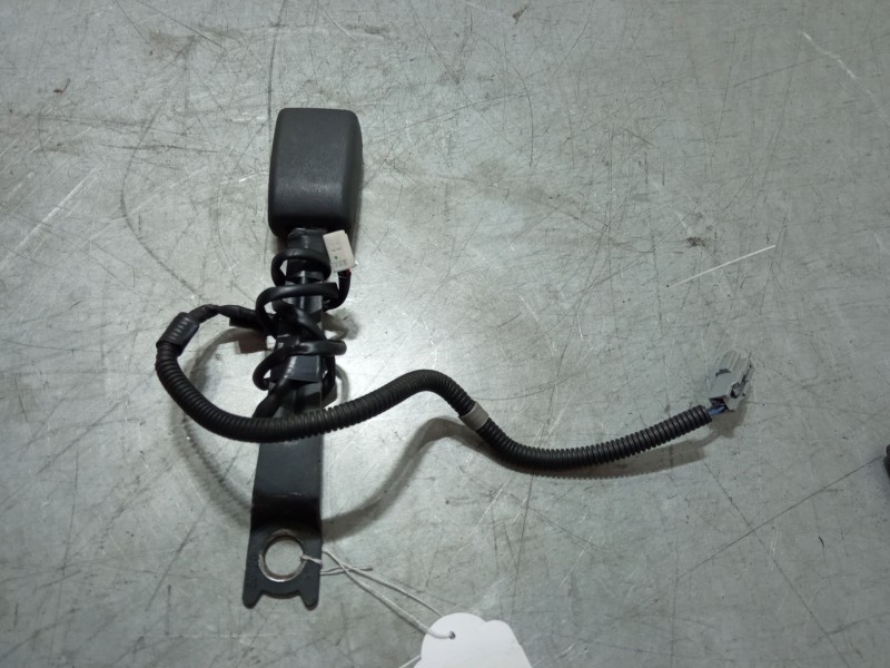 Recambio de anclaje cinturon delantero derecho para toyota auris (_e15_) 1.4 d-4d (nde150_) referencia OEM IAM   