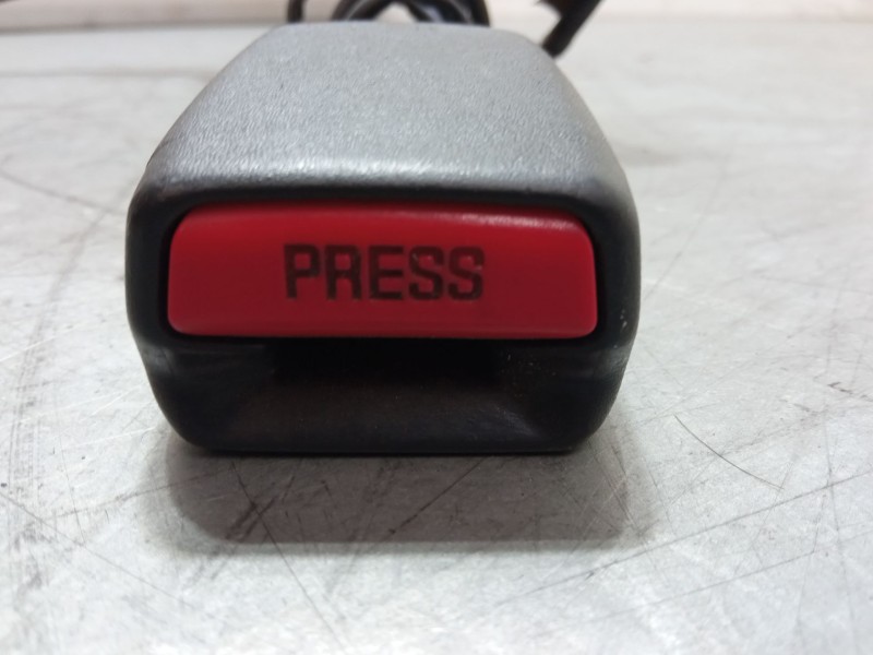 Recambio de anclaje cinturon delantero derecho para toyota auris (_e15_) 1.4 d-4d (nde150_) referencia OEM IAM   