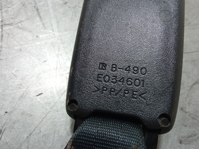 Recambio de anclaje cinturon trasero izquierdo para toyota auris (_e15_) 1.4 d-4d (nde150_) referencia OEM IAM   
