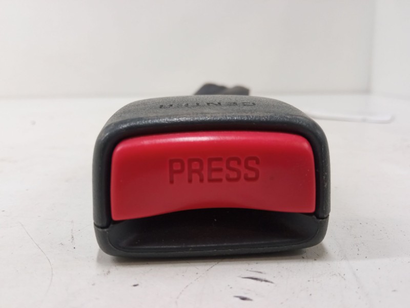 Recambio de anclaje cinturon trasero izquierdo para mitsubishi galant viii (ea_) 2.0 (ea2a) referencia OEM IAM   