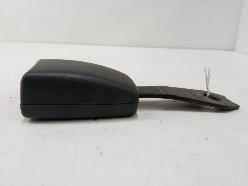 Recambio de anclaje cinturon delantero derecho para mitsubishi galant viii (ea_) 2.0 (ea2a) referencia OEM IAM   