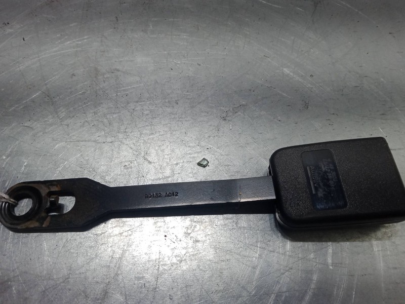 Recambio de anclaje cinturon delantero derecho para peugeot 307 sw (3h) 1.6 hdi 110 referencia OEM IAM   