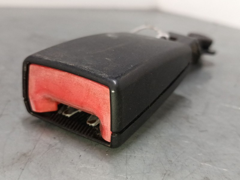 Recambio de anclaje cinturon delantero derecho para fiat doblo cargo (263_) 1.3 d multijet referencia OEM IAM   