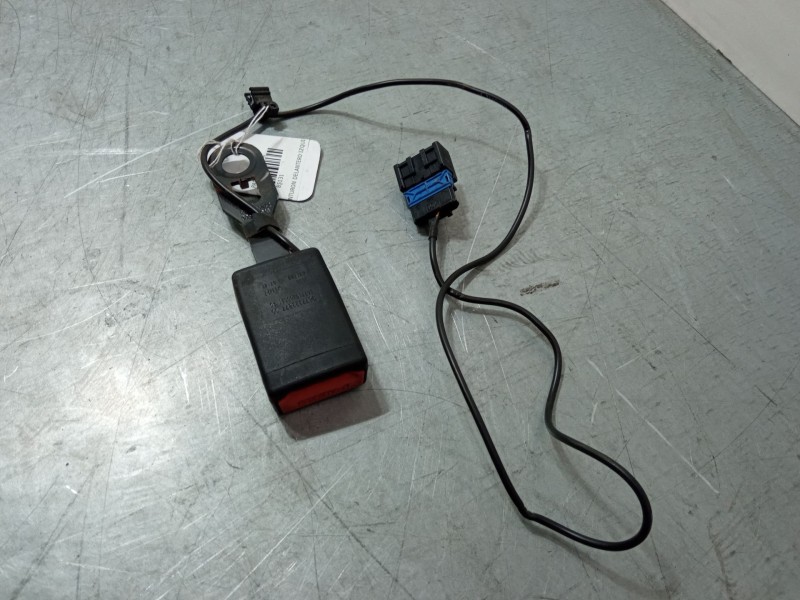 Recambio de anclaje cinturon delantero izquierdo para peugeot partner tepee 1.6 bluehdi 100 referencia OEM IAM   