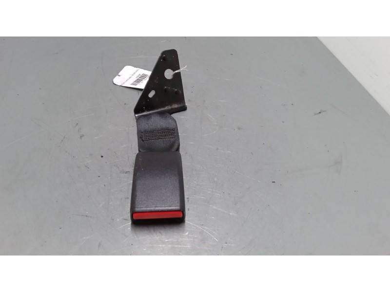 Recambio de anclaje cinturon trasero izquierdo para peugeot 208 i (ca_, cc_) 1.2 vti 82 referencia OEM IAM   