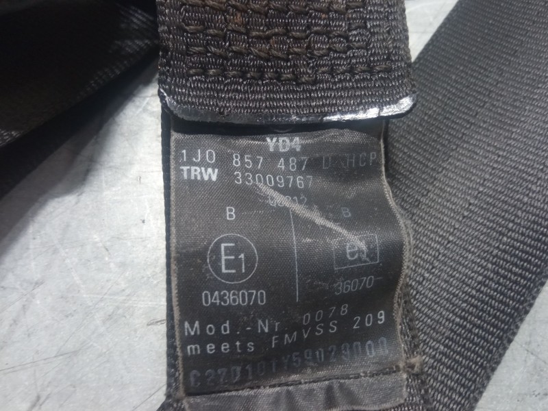 Recambio de anclaje cinturon trasero derecho para volkswagen golf iv (1j1) 1.6 16v referencia OEM IAM   