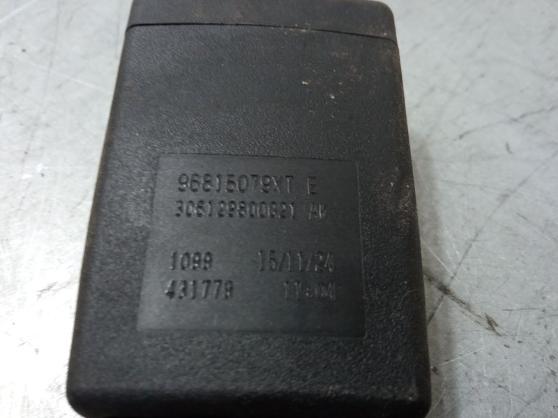 Recambio de anclaje cinturon delantero derecho para peugeot partner tepee 1.6 bluehdi 100 referencia OEM IAM   