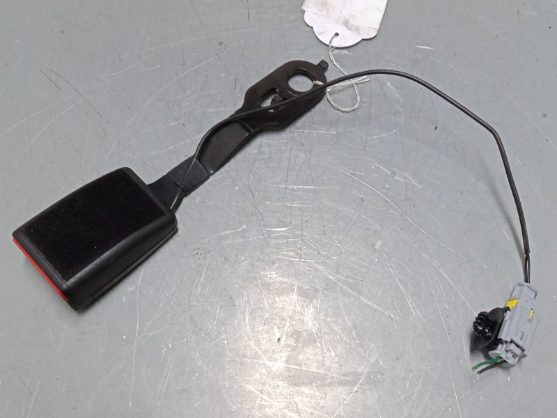 Recambio de anclaje cinturon delantero derecho para peugeot 208 i (ca_, cc_) 1.2 vti 82 referencia OEM IAM   
