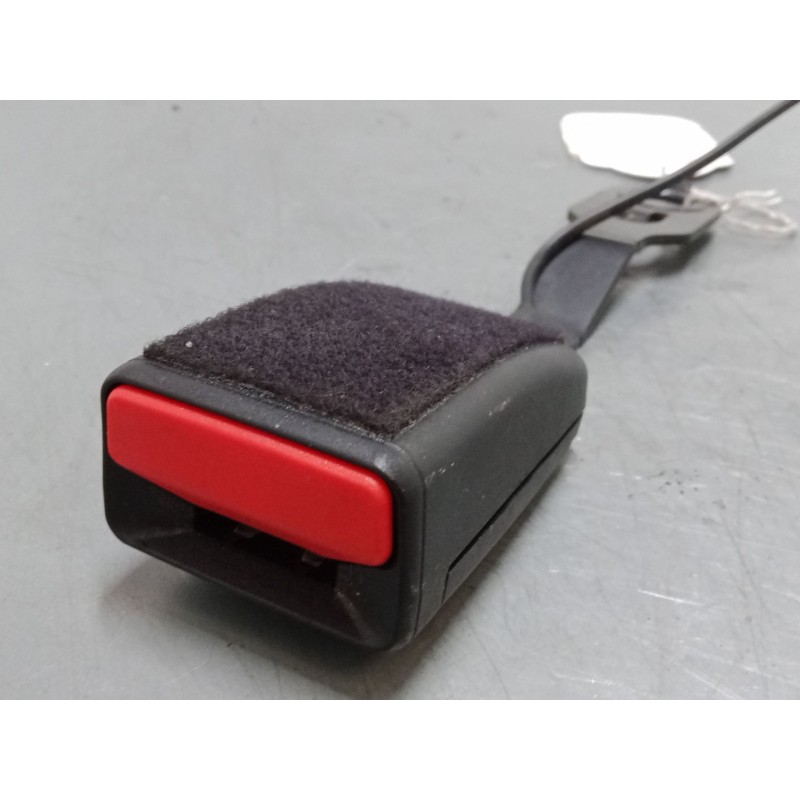 Recambio de anclaje cinturon delantero derecho para peugeot 208 i (ca_, cc_) 1.2 vti 82 referencia OEM IAM   