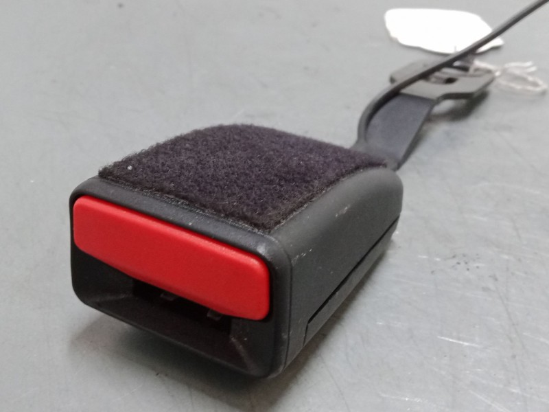 Recambio de anclaje cinturon delantero derecho para peugeot 208 i (ca_, cc_) 1.2 vti 82 referencia OEM IAM   