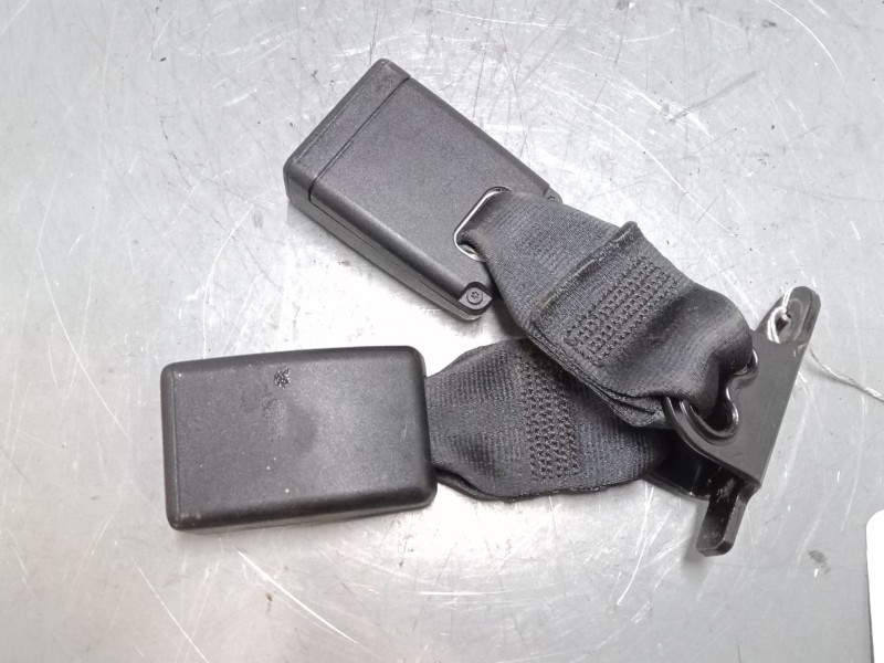 Recambio de anclaje cinturon trasero derecho para peugeot 208 i (ca_, cc_) 1.2 vti 82 referencia OEM IAM   