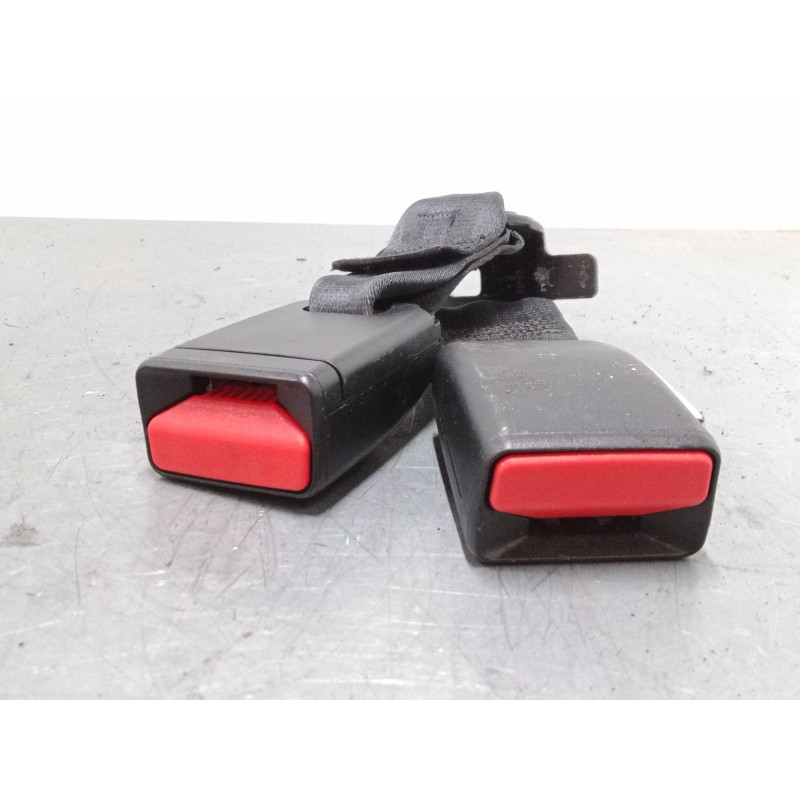 Recambio de anclaje cinturon trasero derecho para peugeot 208 i (ca_, cc_) 1.2 vti 82 referencia OEM IAM   