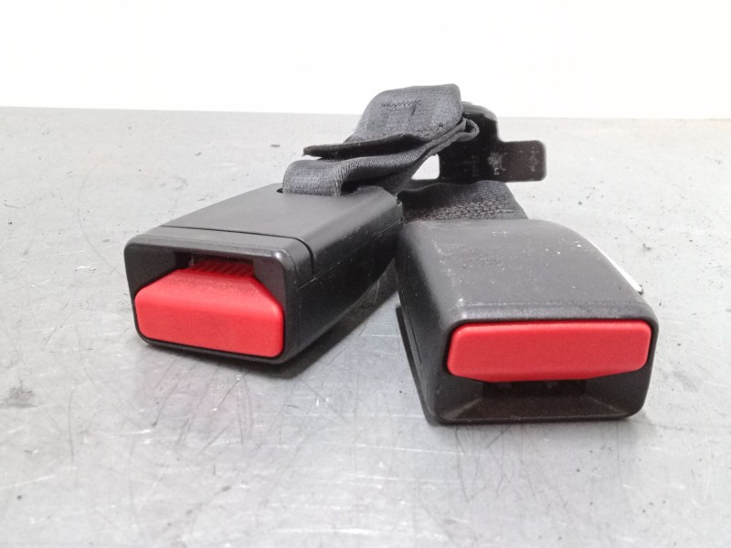 Recambio de anclaje cinturon trasero derecho para peugeot 208 i (ca_, cc_) 1.2 vti 82 referencia OEM IAM   
