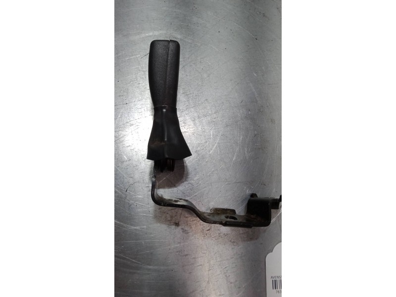 Recambio de anclaje cinturon trasero derecho para toyota avensis (_t25_) 2.4 (azt251_) referencia OEM IAM   