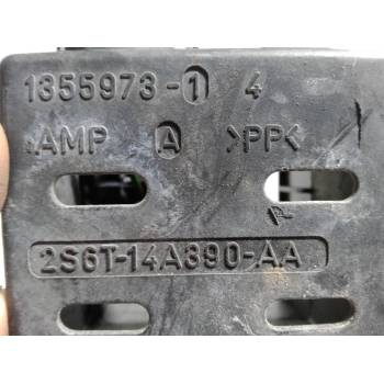 CAJA RELES / FUSIBLES 2S6T14A390AA 