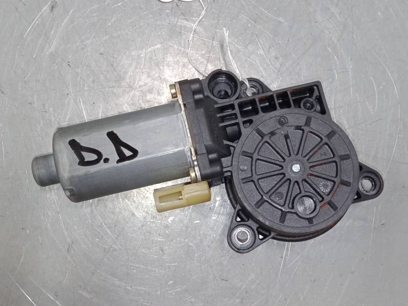 MOTOR ELEVALUNA DELANTERO DERECHO 0130821939 