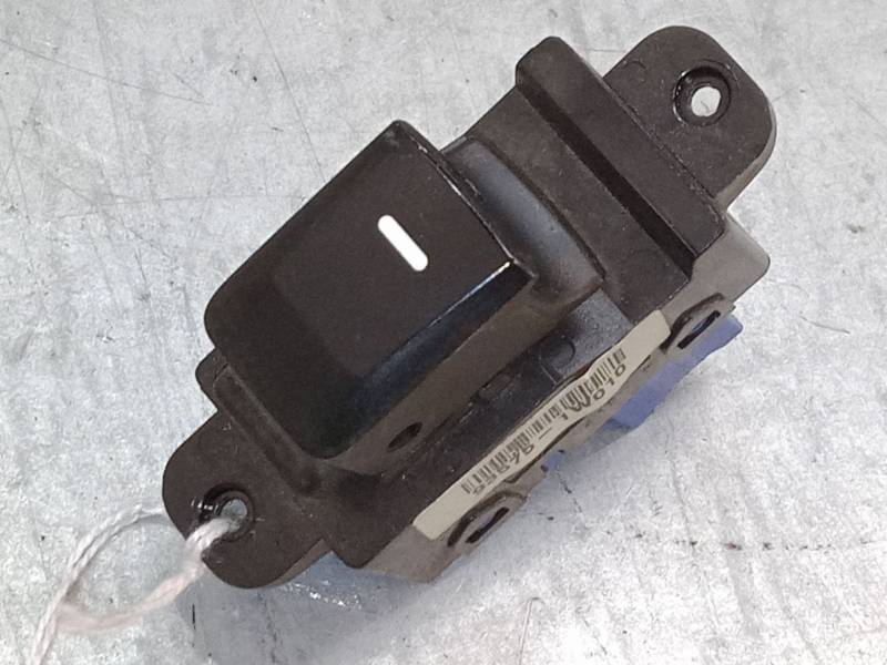 MANDO ELEVALUNAS DELANTERO DERECHO 935751W010 