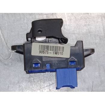 MANDO ELEVALUNAS DELANTERO DERECHO 935751W010 